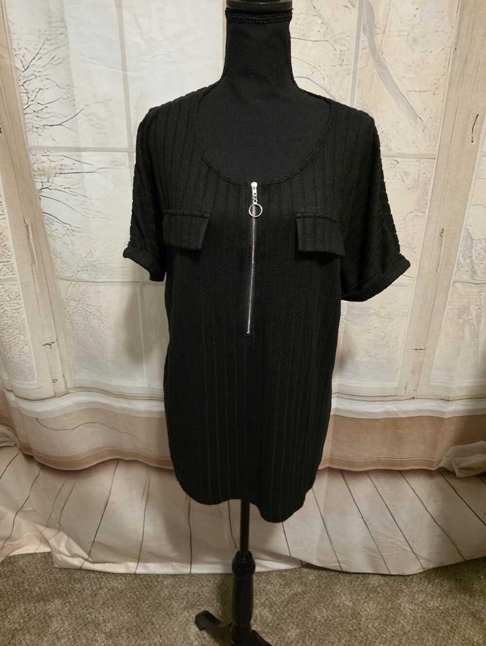Kohl's Black Ribbed Short Sleeve Tunic with Front Ring-Zip